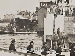 WW2 Original Photo German Navy VIP ADMIRAL Departing by Row Boat Kriegsmarine