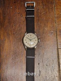 WWII German Kriegsmarine K. M. 592 Wristwatch Exceptional Dial, keeps excelle